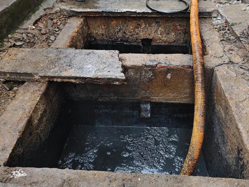 将军庙清理化粪池